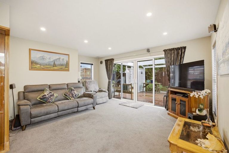 Photo of property in 2/122 Harewood Road, Papanui, Christchurch, 8053