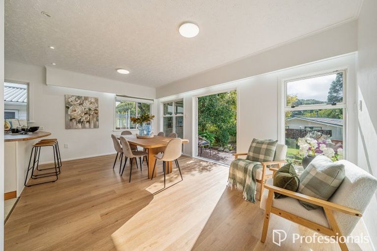 Photo of property in 19 Holly Grove, Maungaraki, Lower Hutt, 5010