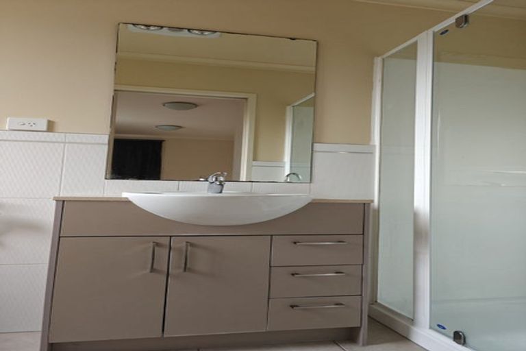 Photo of property in 36 Greenbough Lane, Greenhithe, Auckland, 0632