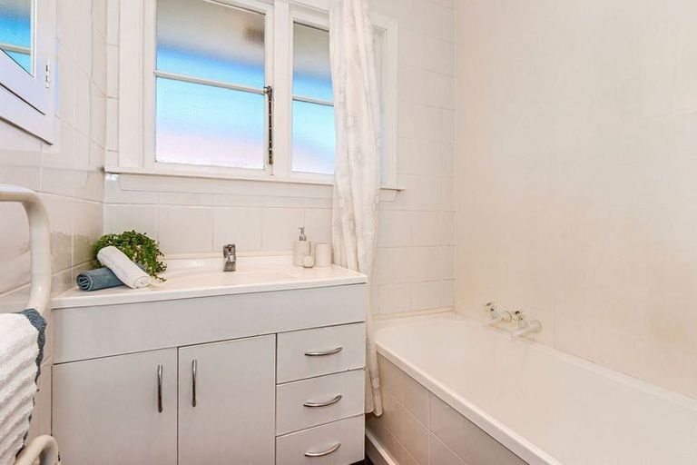 Photo of property in 74 Russley Road, Russley, Christchurch, 8042