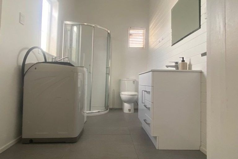 Photo of property in 118a Hutchinson Avenue, New Lynn, Auckland, 0600