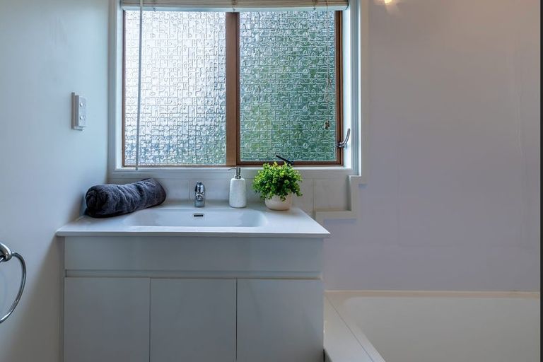 Photo of property in 2/3 Akehurst Avenue, New Lynn, Auckland, 0600