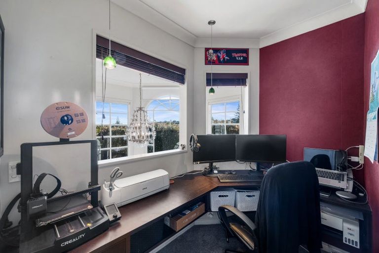 Photo of property in 8 Kerry Dell, Cockle Bay, Auckland, 2014