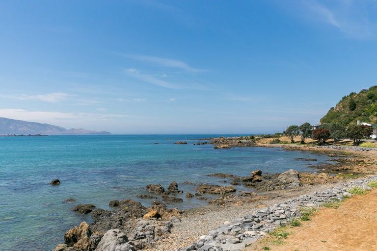 Photo of property in 281 Queens Drive, Lyall Bay, Wellington, 6022