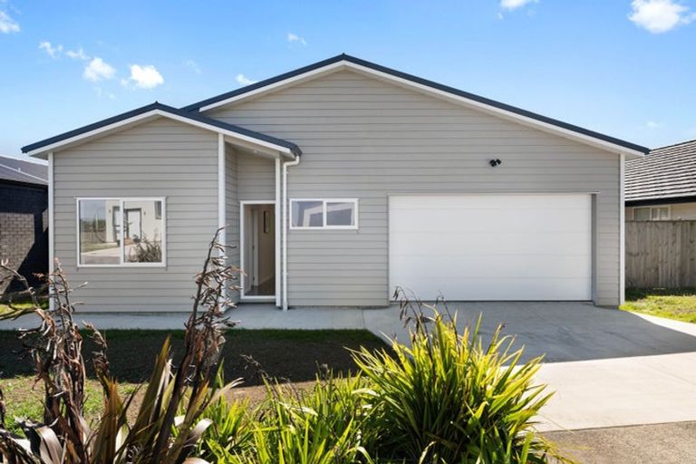 Photo of property in 17 Uatoto Road, Clarks Beach, 2122