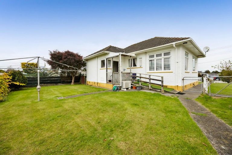 Photo of property in 30 Graham Street, Eltham, 4322