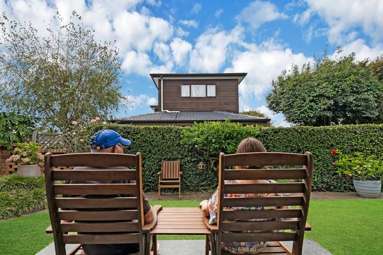 Photo of property in 11 Jessika Place, Conifer Grove, Takanini, 2112