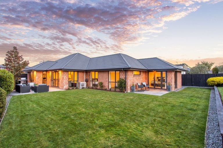 Photo of property in 16 Prebblewood Drive, Prebbleton, 7604