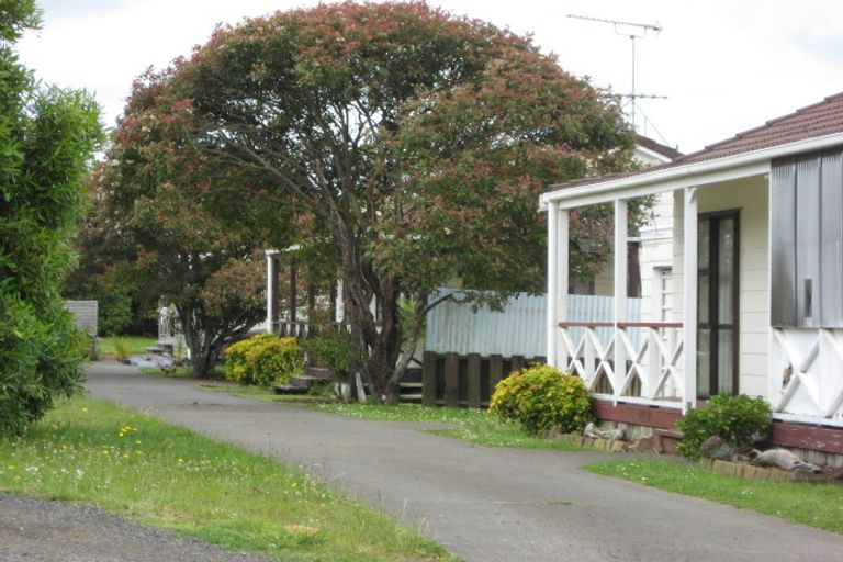 Photo of property in 2/32 John Street, Pukekohe, 2120