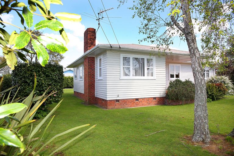 Photo of property in 32 Youngs Road, Papakura, 2110