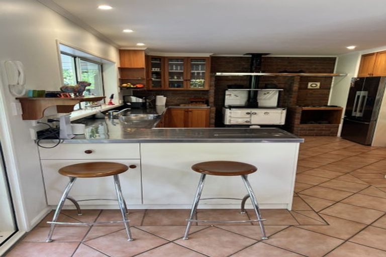 Photo of property in 1098 Peak Road, Helensville, 0875