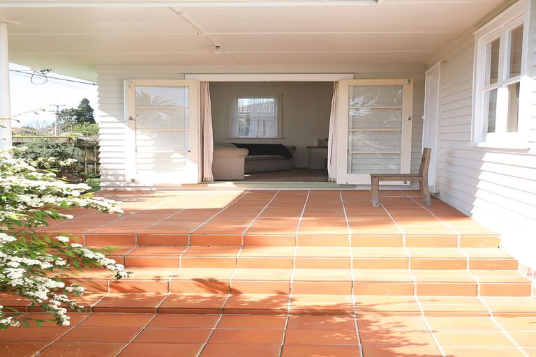 Photo of property in 32 Youngs Road, Papakura, 2110