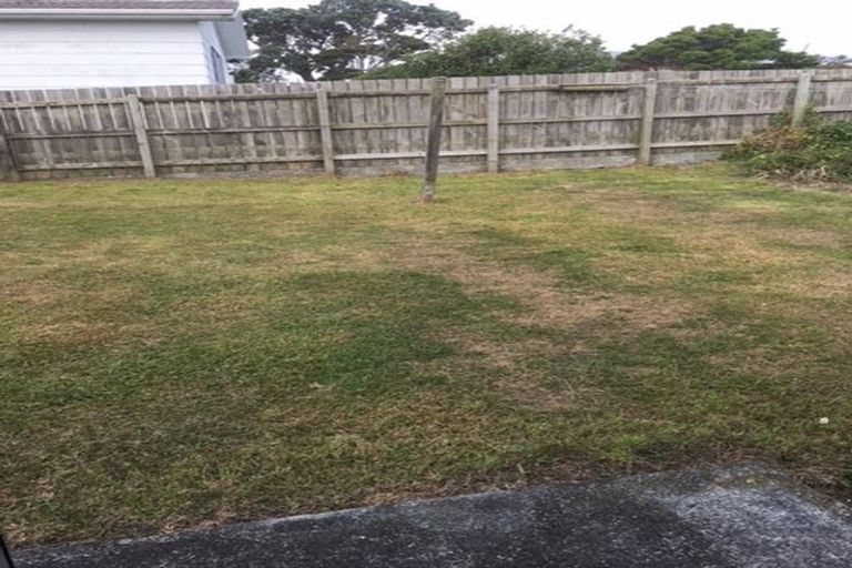 Photo of property in 24b Fitzpatrick Street, Newlands, Wellington, 6037