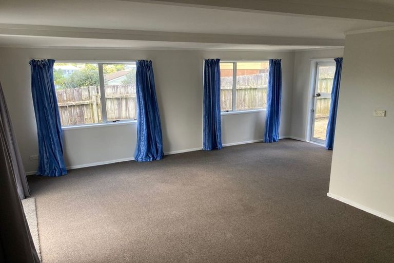 Photo of property in 16 Doone Place, Massey, Auckland, 0614