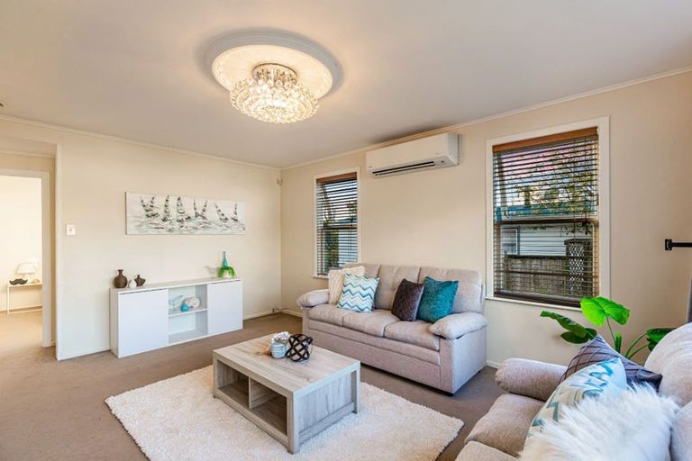 Photo of property in 37 Kamara Road, Glen Eden, Auckland, 0602