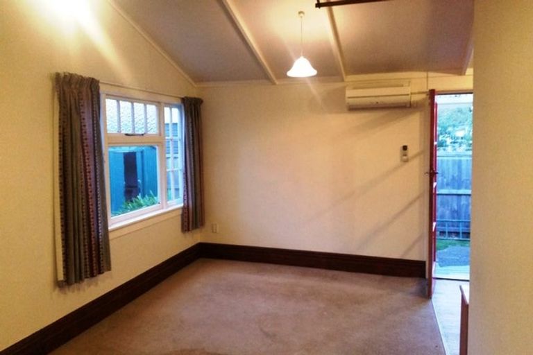 Photo of property in 90 Geraldine Street, Edgeware, Christchurch, 8013