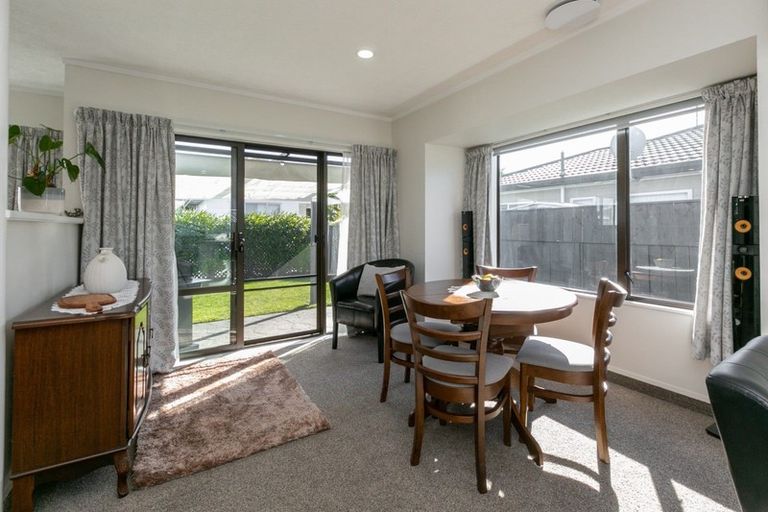 Photo of property in 2/7 Gebbie Road, Taradale, Napier, 4112
