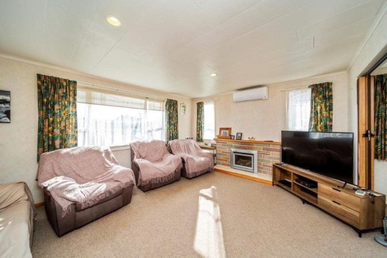 Photo of property in 28 Hunter Street, Hawera, 4610