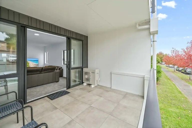 Photo of property in 20/11 Carlos Drive, Flat Bush, Auckland, 2016