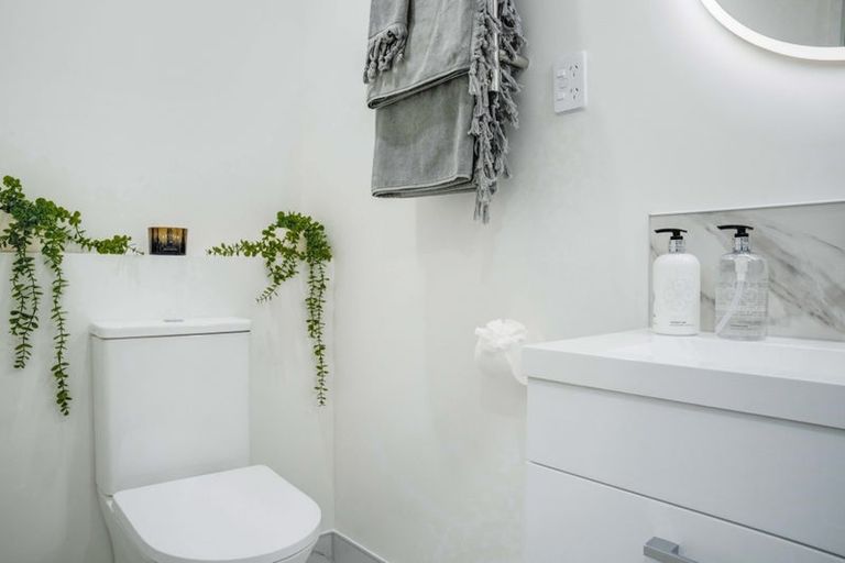 Photo of property in 28 Mckinstry Avenue, Mangere East, Auckland, 2024