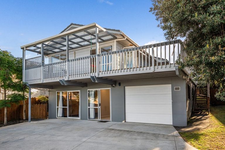 Photo of property in 15 Rosario Crescent, Red Beach, 0932