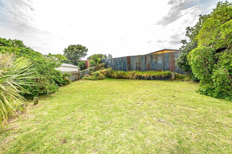 Photo of property in 16 Aotea Street, Castlecliff, Whanganui, 4501