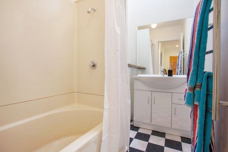 Photo of property in 39 Pleasant Road, Glen Eden, Auckland, 0602