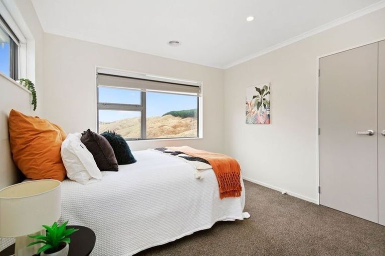 Photo of property in 127 Amesbury Drive, Churton Park, Wellington, 6037