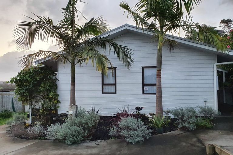 Photo of property in 39 Dakota Avenue, Beach Haven, Auckland, 0626