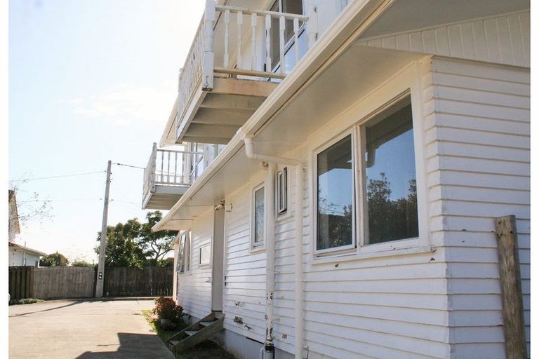 Photo of property in 33c Farquhar Road, Glendene, Auckland, 0602
