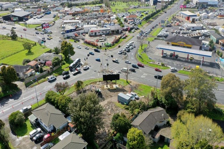 Photo of property in 320 Lincoln Road, Henderson, Auckland, 0610