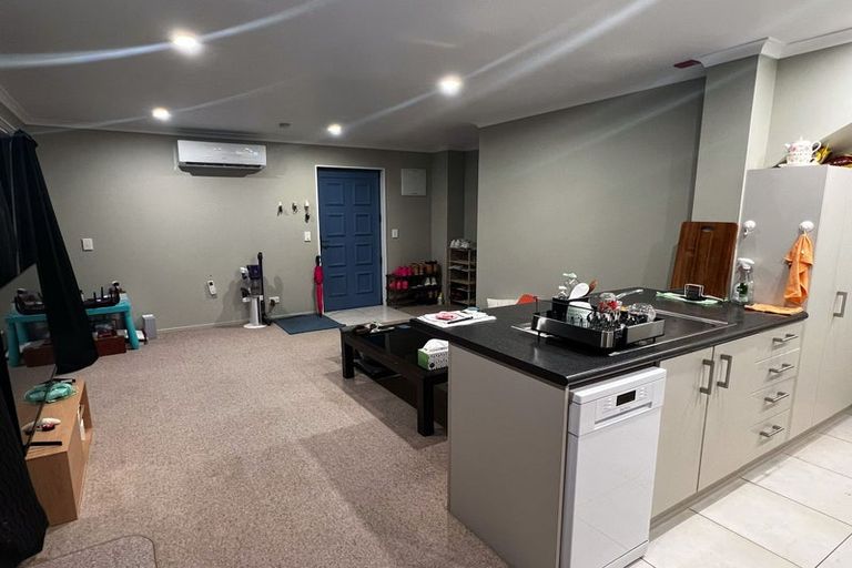 Photo of property in 2/129 The Parade, Island Bay, Wellington, 6023