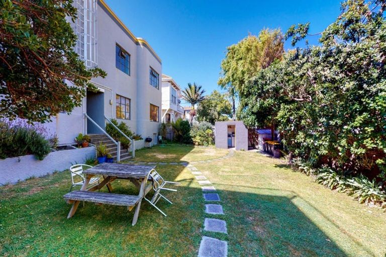 Photo of property in Hamilton Flats, 9u7 Hawker Street, Mount Victoria, Wellington, 6011