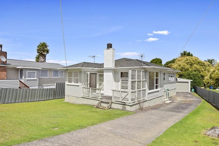 Photo of property in 121 Vodanovich Road, Te Atatu South, Auckland, 0610