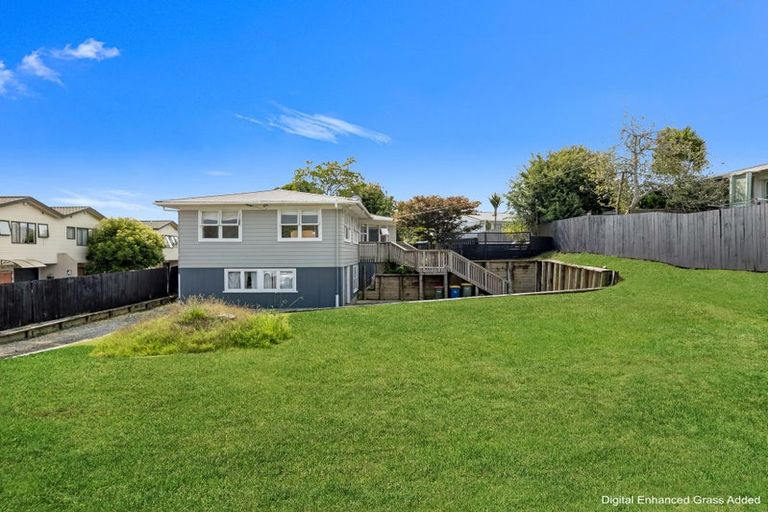Photo of property in 10 Awaroa Road, Sunnyvale, Auckland, 0612