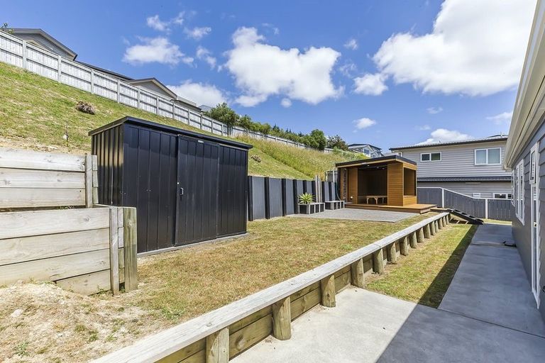 Photo of property in 5 Madeira Close, Whitby, Porirua, 5024