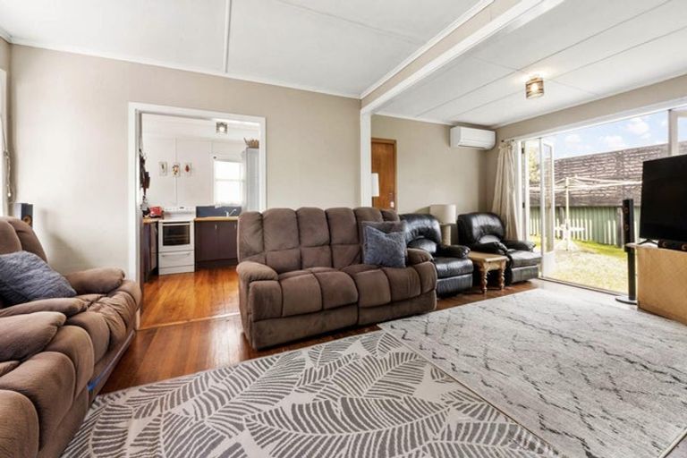 Photo of property in 108 Archibald Road, Kelston, Auckland, 0602