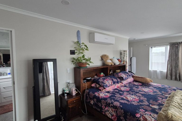 Photo of property in 50 Archmillen Avenue, Pakuranga Heights, Auckland, 2010