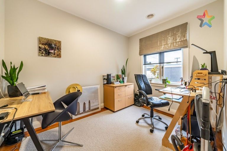 Photo of property in 6 Wha Street, Lyall Bay, Wellington, 6022