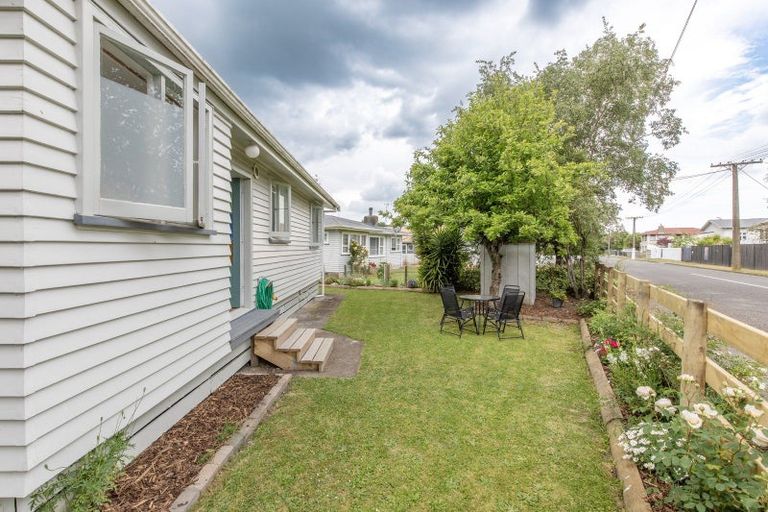 Photo of property in 5 Watts Road, Waipawa, 4210