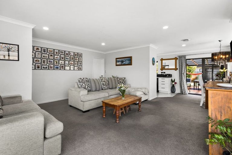 Photo of property in 8 Bucksburn Place, Greenmeadows, Napier, 4112