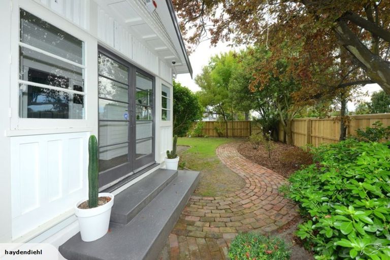 Photo of property in 124 Edward Avenue, Edgeware, Christchurch, 8013