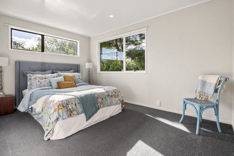 Photo of property in 15 Rosario Crescent, Red Beach, 0932