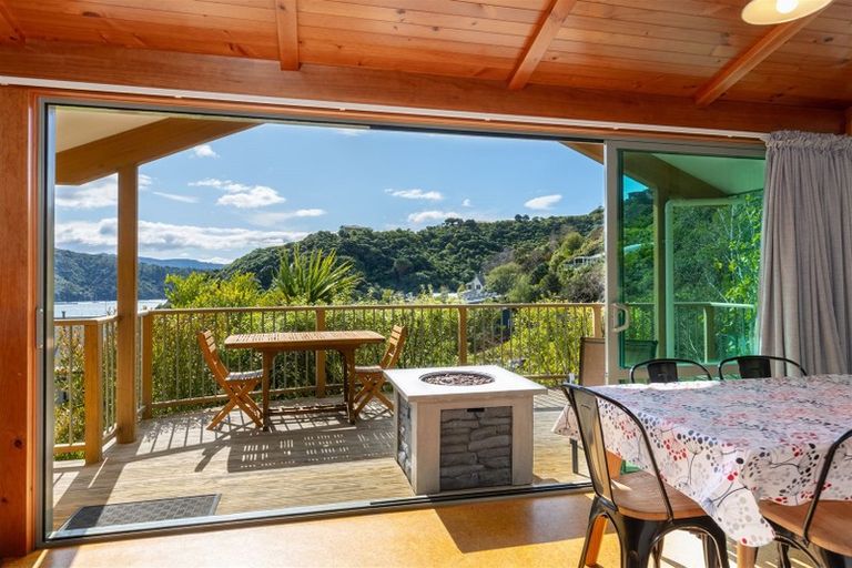 Photo of property in 21 Amelia Crescent, Waikawa, Picton, 7220