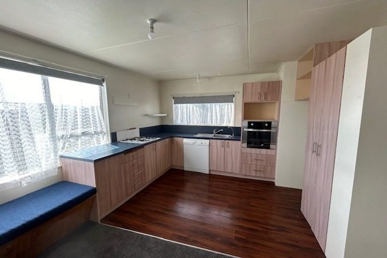 Photo of property in 6 Latham Stubbs Crescent, Waipawa, 4210