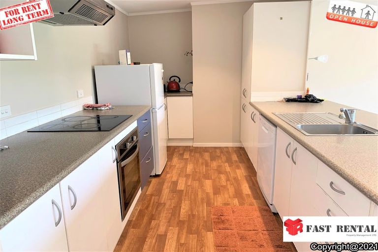 Photo of property in 15 Ozich Avenue, Te Atatu South, Auckland, 0610