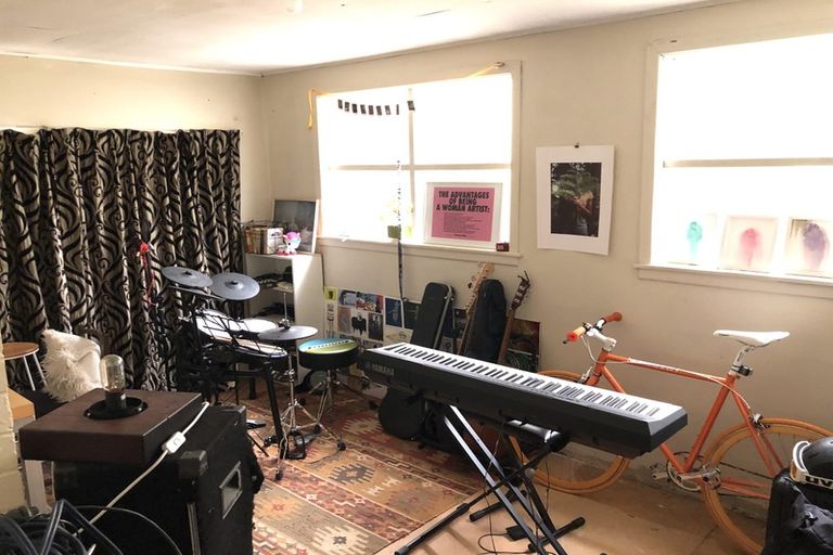 Photo of property in 25 Lake Road, Northcote, Auckland, 0627