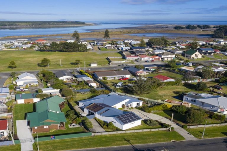 Photo of property in 32 Pratt Avenue, Foxton Beach, Foxton, 4815