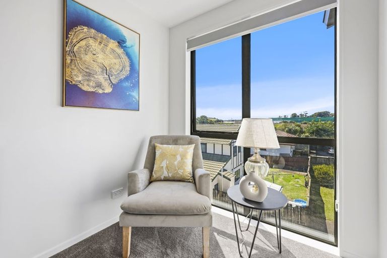 Photo of property in 24c Tomintoul Place, Highland Park, Auckland, 2010