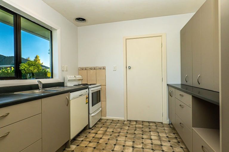 Photo of property in 10 Masham Road, Broomfield, Christchurch, 8042